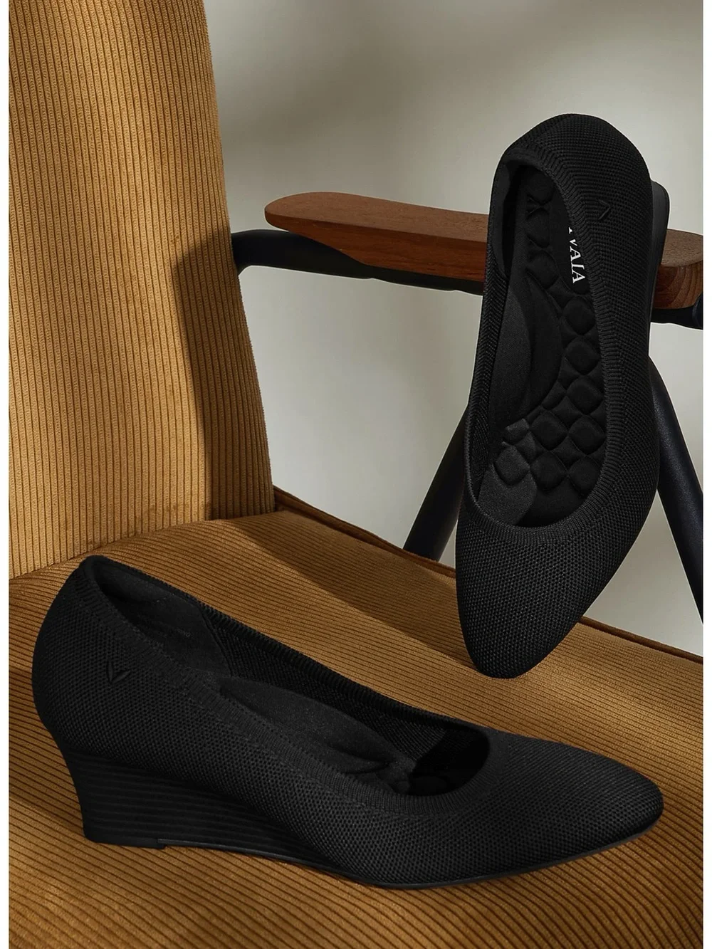 Vivaia Almond-Toe Wedge Heels Tamia Pro Wedges Black Size 8.5 / 39.5